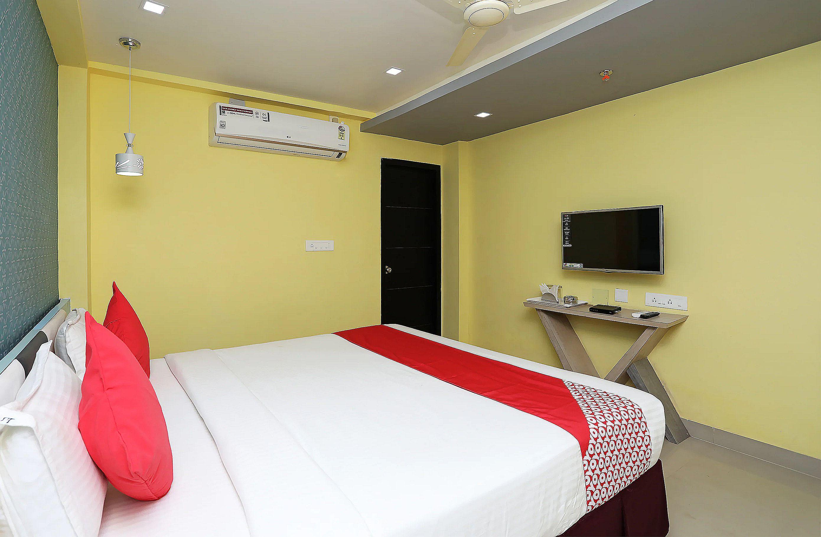 Capital O 11408 Hotel Sai Jagannath Khandagiri Esterno foto