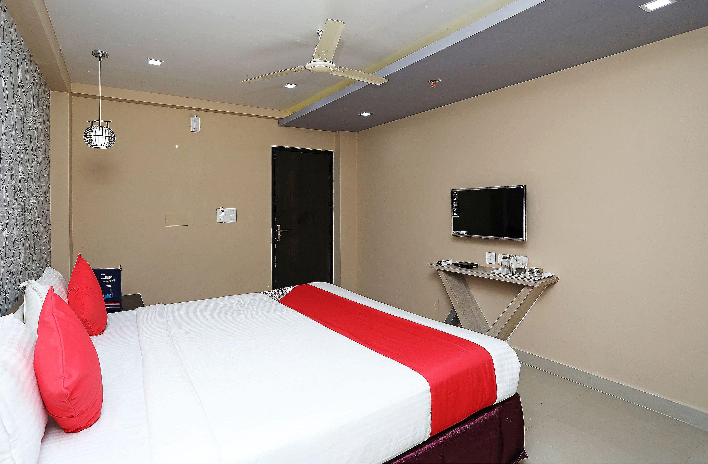 Capital O 11408 Hotel Sai Jagannath Khandagiri Esterno foto