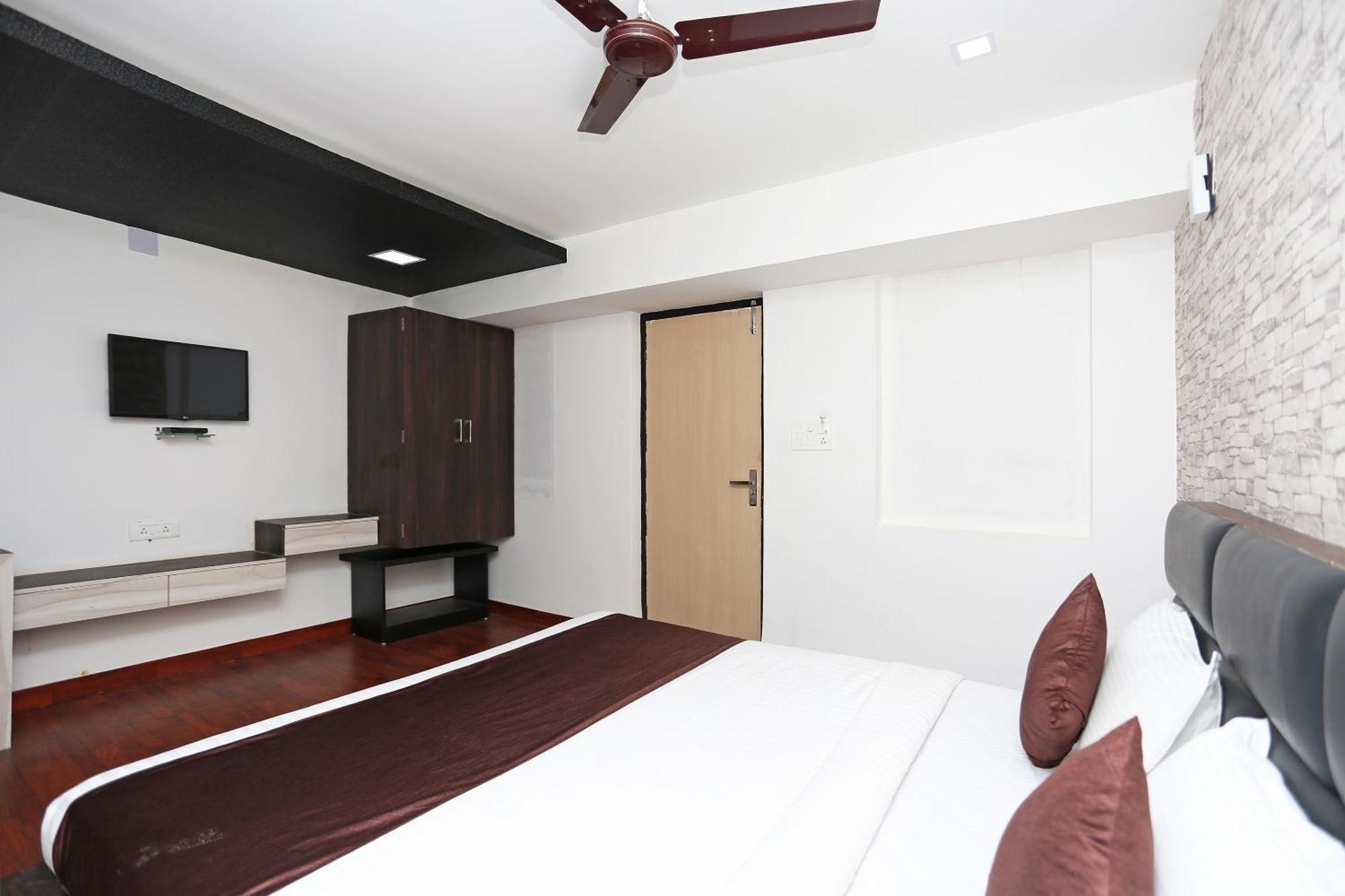 Capital O 11408 Hotel Sai Jagannath Khandagiri Esterno foto