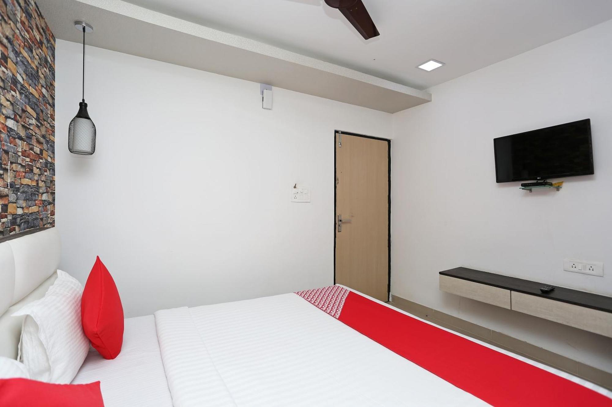 Capital O 11408 Hotel Sai Jagannath Khandagiri Esterno foto