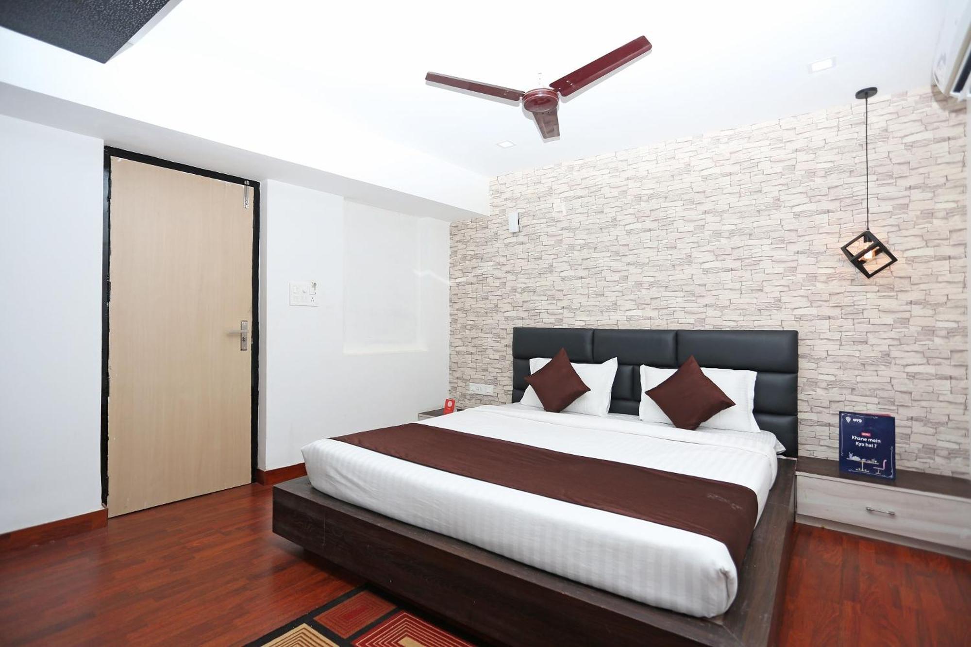 Capital O 11408 Hotel Sai Jagannath Khandagiri Esterno foto