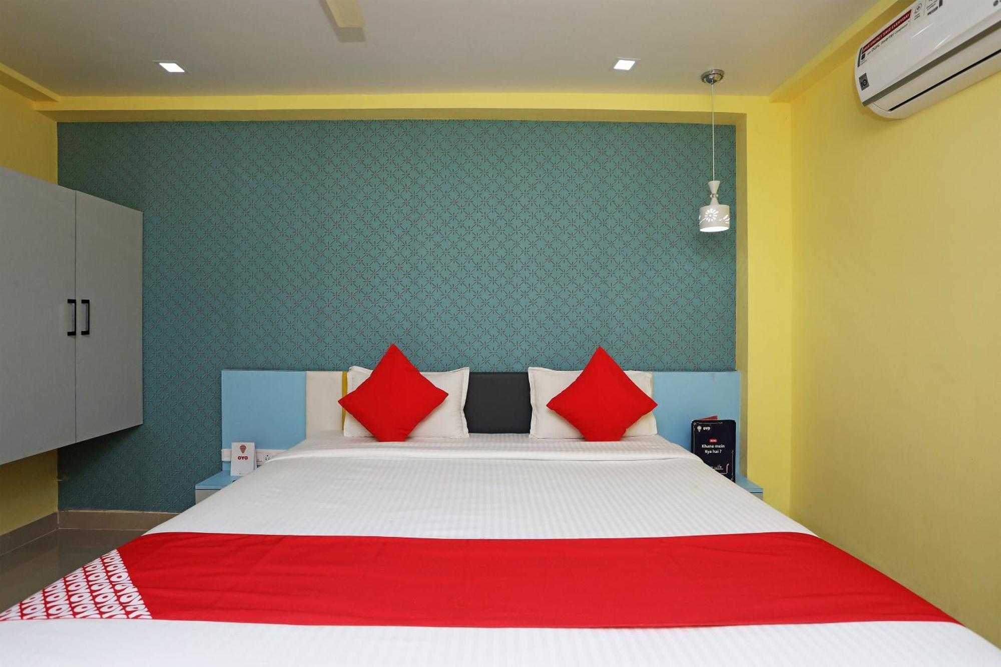 Capital O 11408 Hotel Sai Jagannath Khandagiri Esterno foto