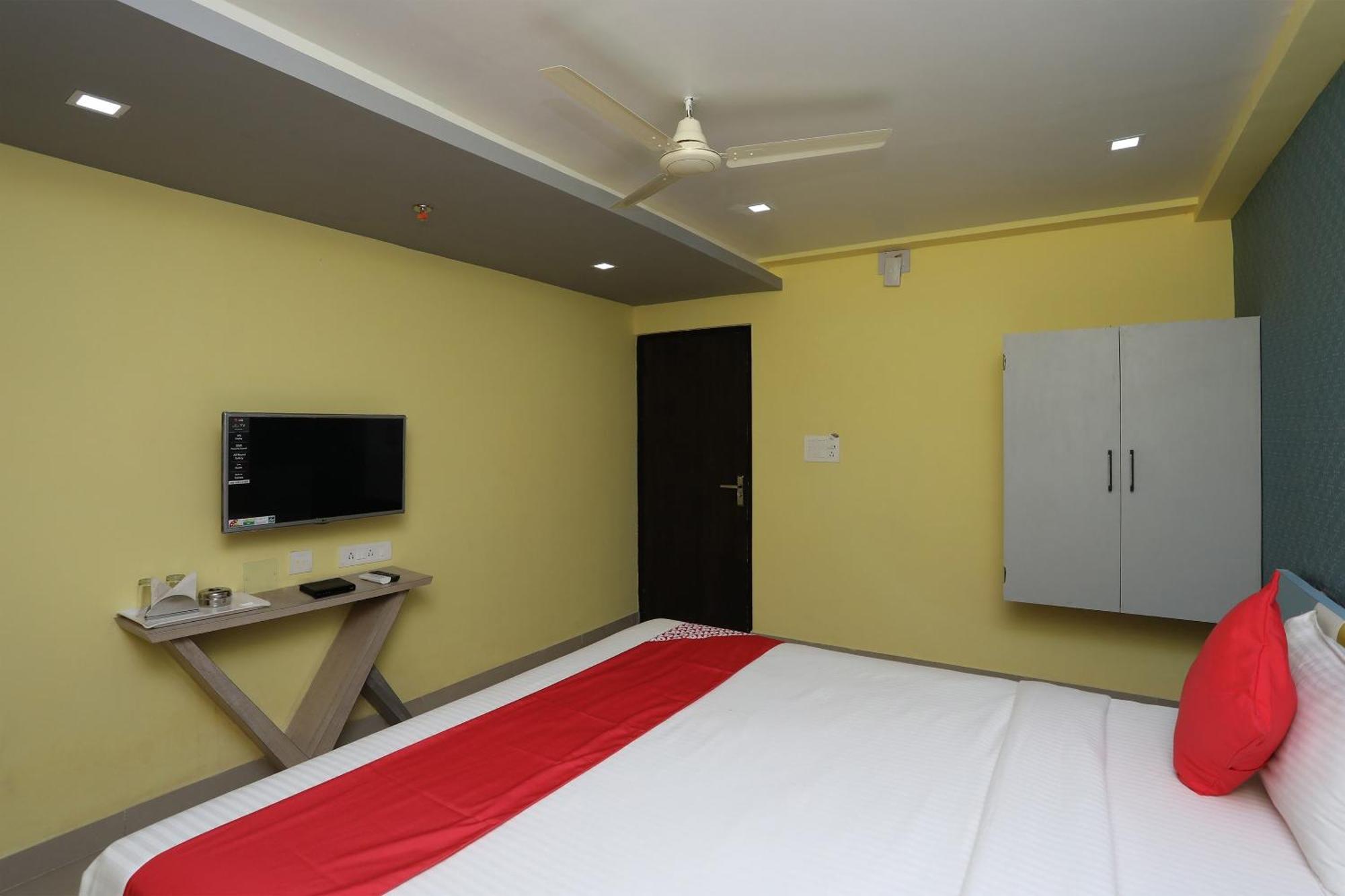 Capital O 11408 Hotel Sai Jagannath Khandagiri Esterno foto